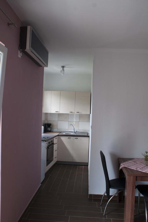 Apartments Martina Bibinje Bagian luar foto