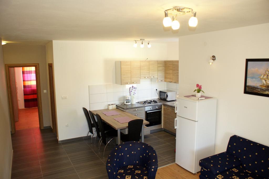 Apartments Martina Bibinje Bagian luar foto