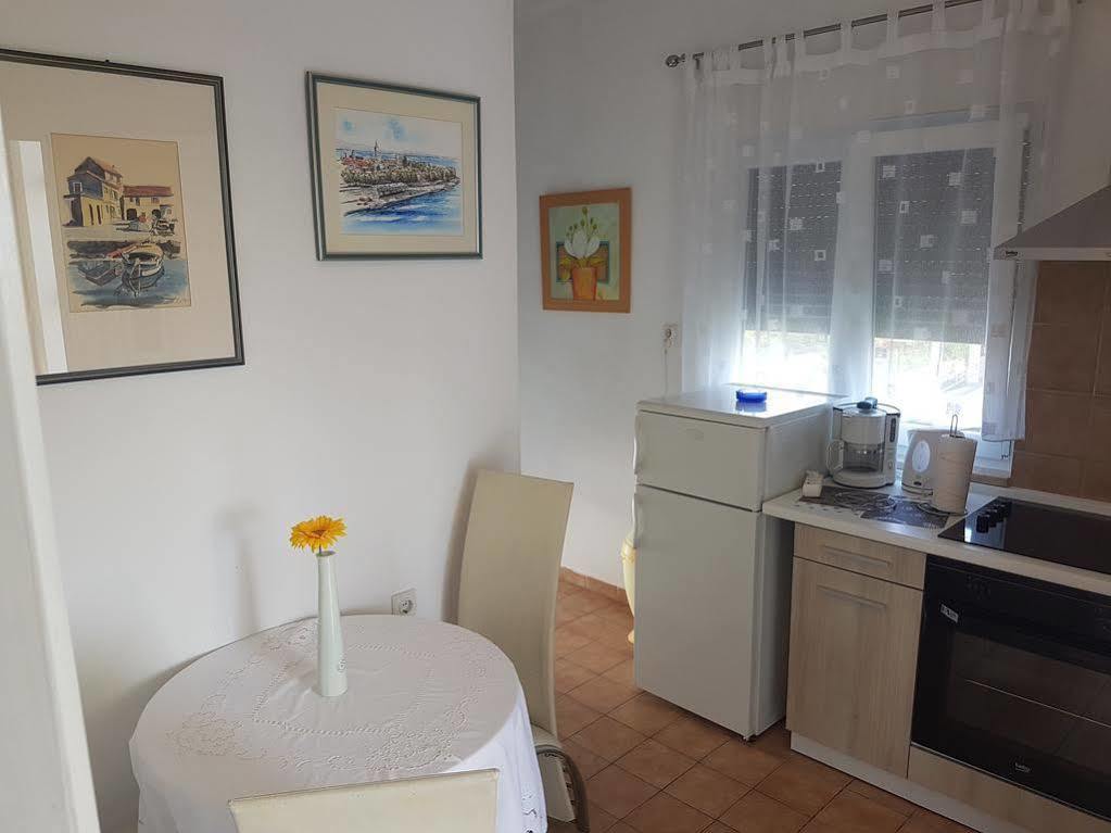 Apartments Martina Bibinje Bagian luar foto